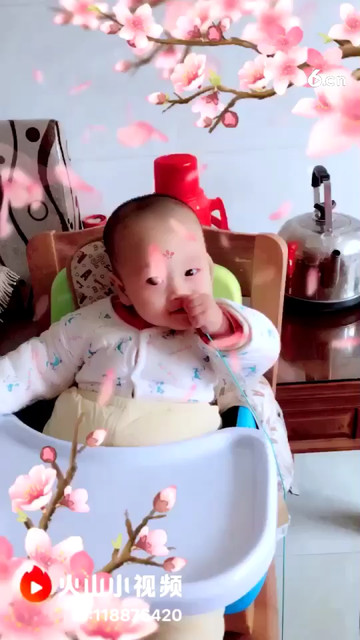 我的小宝贝在吃手的样子真可爱