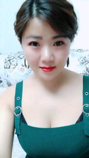 这个美女说跟你结婚，你愿意吗？