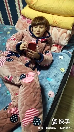 这娘们怕了