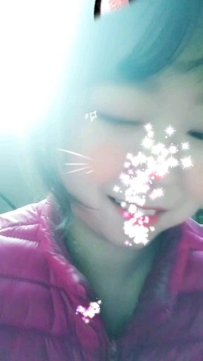 哇塞，好可爱的一只猫咪。