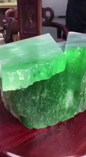 家有黄金万两，不如凝翠一方