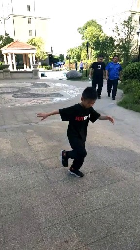 街舞走一段