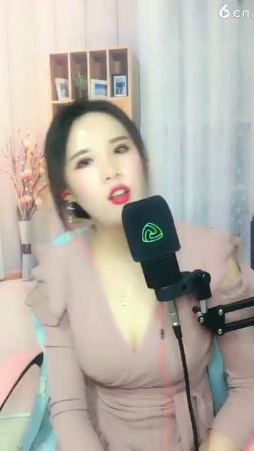 这个新主播性感吗，大家评论下？