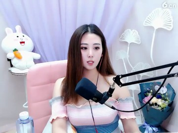 这个主播说坐的屁股疼