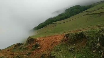 这是四川的悬崖村