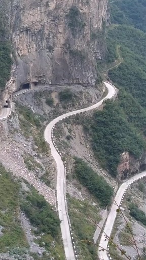 山路十八弯