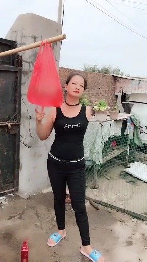 独臂女洗头