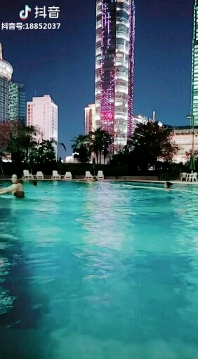 夜色很美…🏊