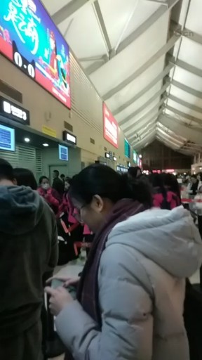 七点半登机晚点播