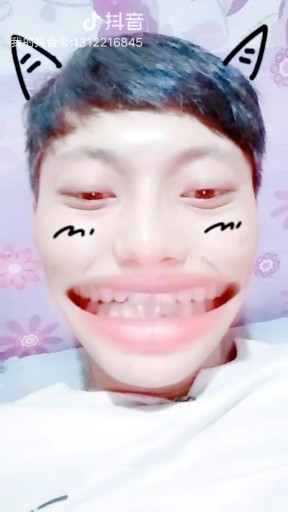 嘴巴嘟嘟