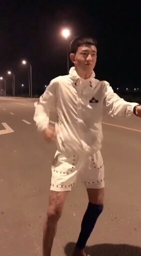 你们玩我去月子中心看儿子去了