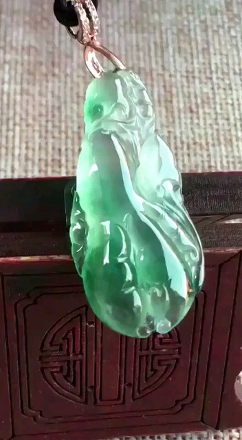 冰晴佛手瓜翡翠吊坠