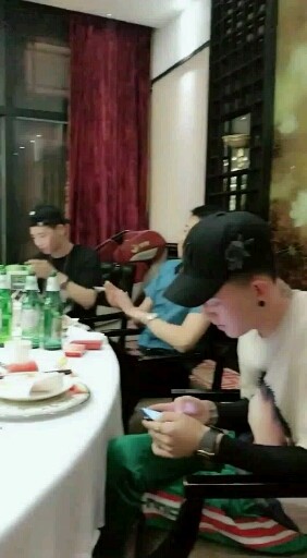 最后一场了老妹去送妈妈去了