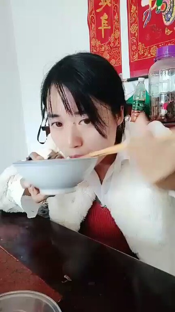 喜欢看教主吃饭😃