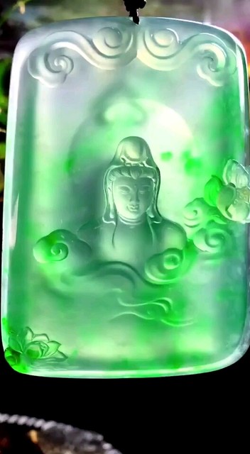 加龙作品，冰种阳绿翡翠观音牌