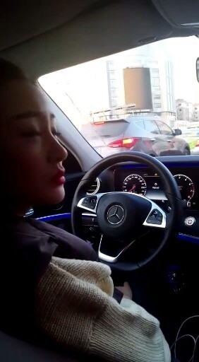 姐和耀阳新买的车去姐夫工作室