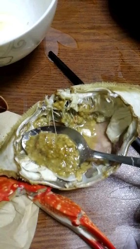 吃螃蟹怎么会头疼