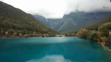 蓝月湖好美的