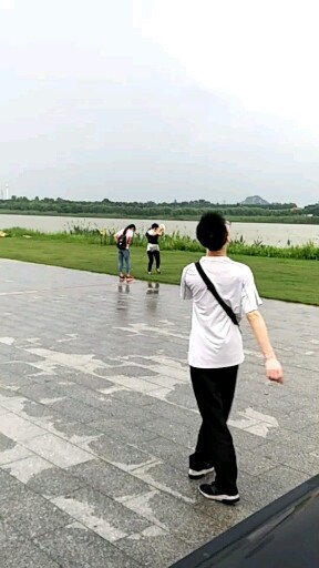 好高的风筝呀
