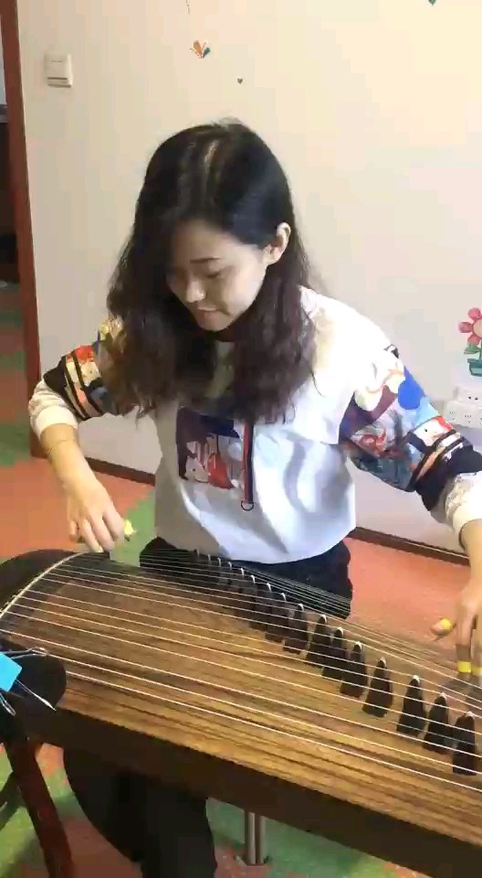 美女加油