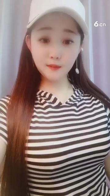 谁家姑娘这么美，爱上自己了哈哈
