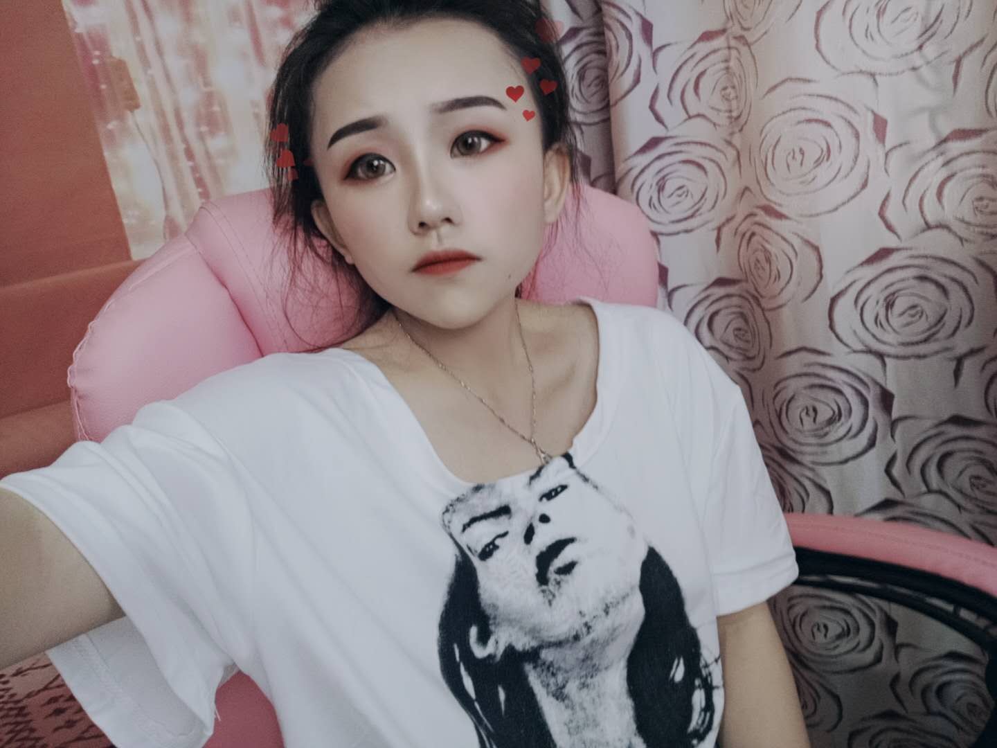小月鑫没人要的主播照片