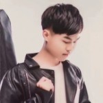 大^O^少^O^爷海报