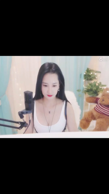 这个美女主播唱歌跳舞一级棒。好