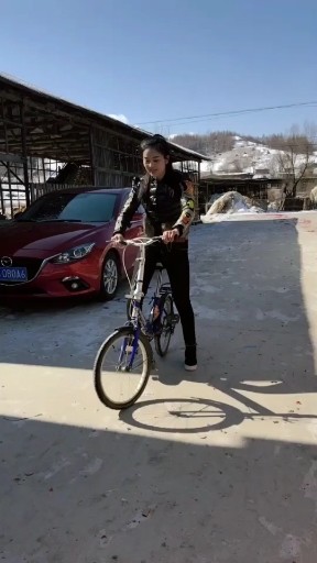 一会就撞上了墙