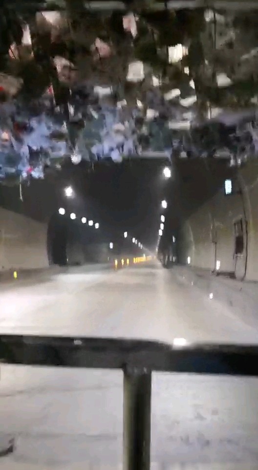 缺氧的高尔寺隧道内部情况