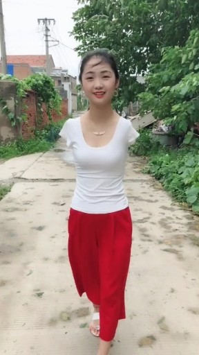 走在乡间的小路上