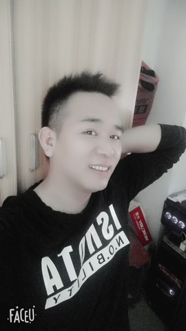 低调二少爷主播照片