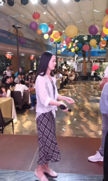 表白环节~男生下一步要送花给她