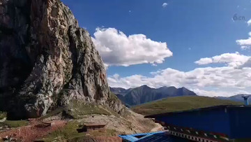 西藏依山建房