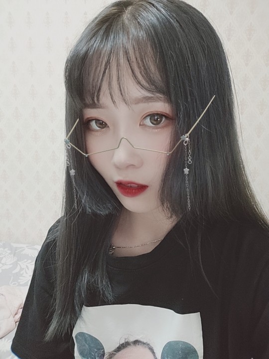 凤卿*暂退的主播照片