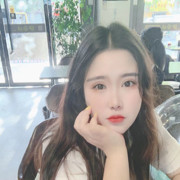 你好，我叫蕾拉