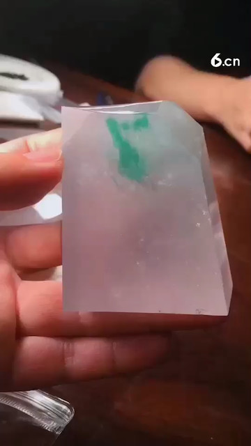 翠不在大，盈盈一点光华四射