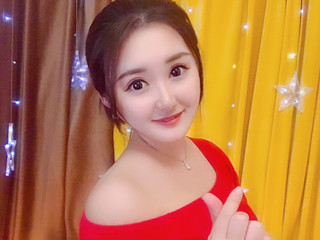 光頭四眼的主播照片