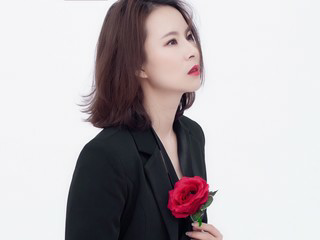 黑色的人民币的主播照片
