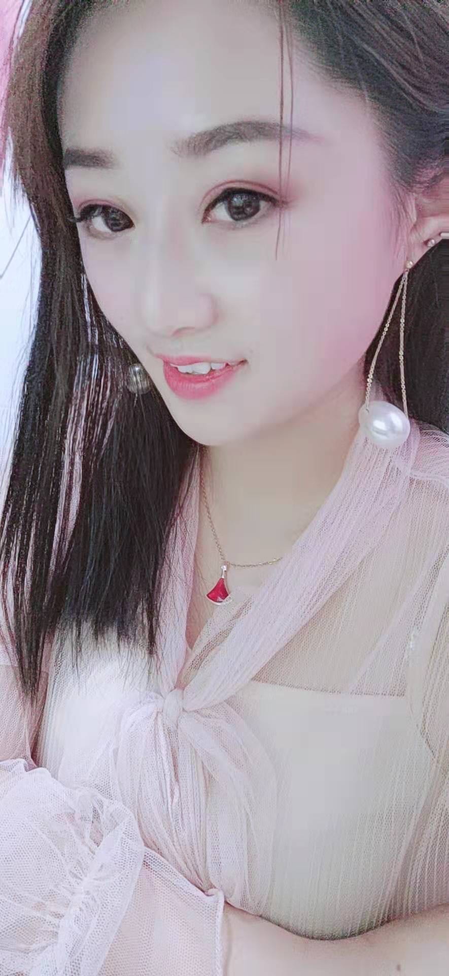 小鳳鳳?休息中的主播照片