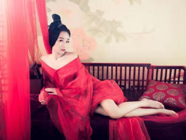 黄兴三主播照片