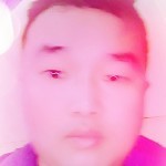清山水青少年。后面有
