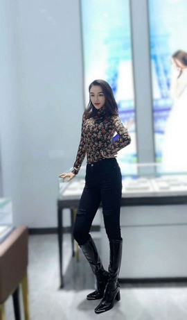 瑞木林莎主播照片