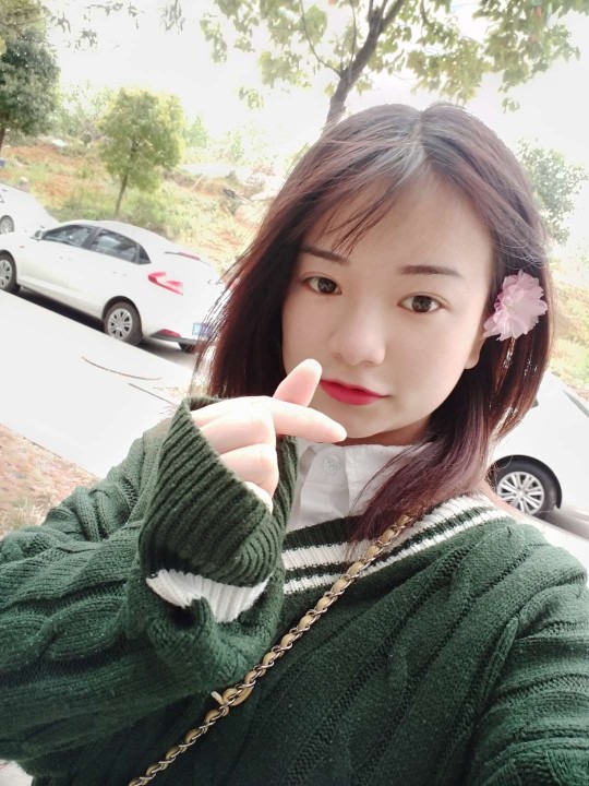 小尾v的主播照片