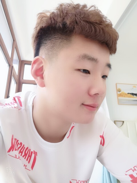 铁锹战神王老七主播照片