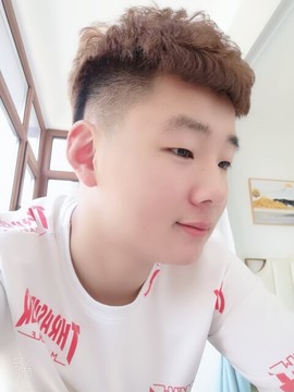 铁锹战神王老七主播照片