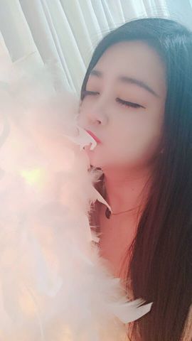 小贝贝ღ6080主播照片