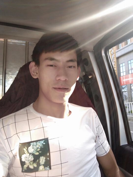 罗利春的主播照片