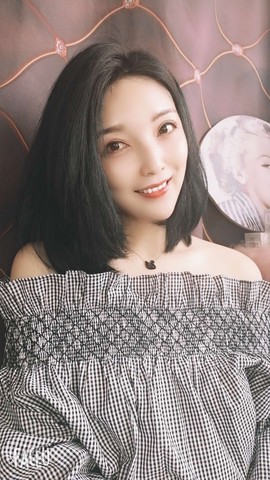 小薇吖主播照片
