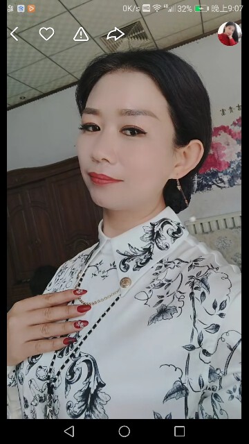 伊丽诗兰主播照片